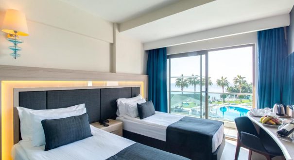 کلاب هتل فالکون (Club Hotel Falcon)