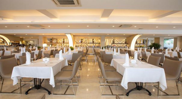 کلاب هتل فالکون (Club Hotel Falcon)