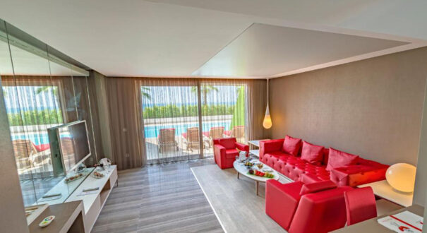 هتل آدم و حوا (Hotel Adam and Eve)