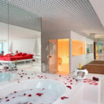 هتل آدم و حوا (Hotel Adam and Eve)