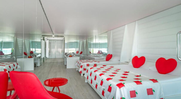 هتل آدم و حوا (Hotel Adam and Eve)