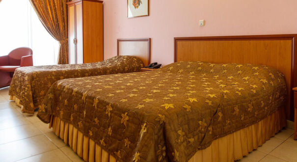 هتل گراند کیش(grand hotel kish) از هتل های 3 ستاره در جزیره کیش است که دارای ساختمانی زیبا و لوکس می باشد.