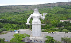 مجسمه مادر گرجستان