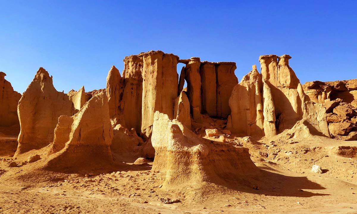 دره-ستارگان-از-جاهای-دیدنی-قشم-سفرزون-0006
